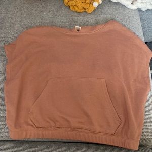 Loose fit short sleeve with hood